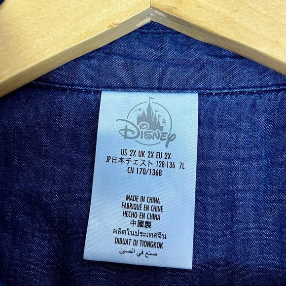 Like New Disney Denim Shirt Mickey Minnie Embroidered Ice Skating 2X - Picture 3 of 9